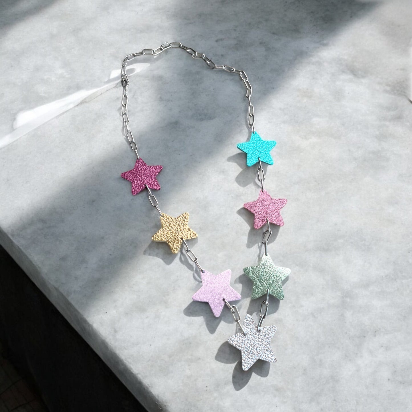 LEATHER STARS NECKLACE