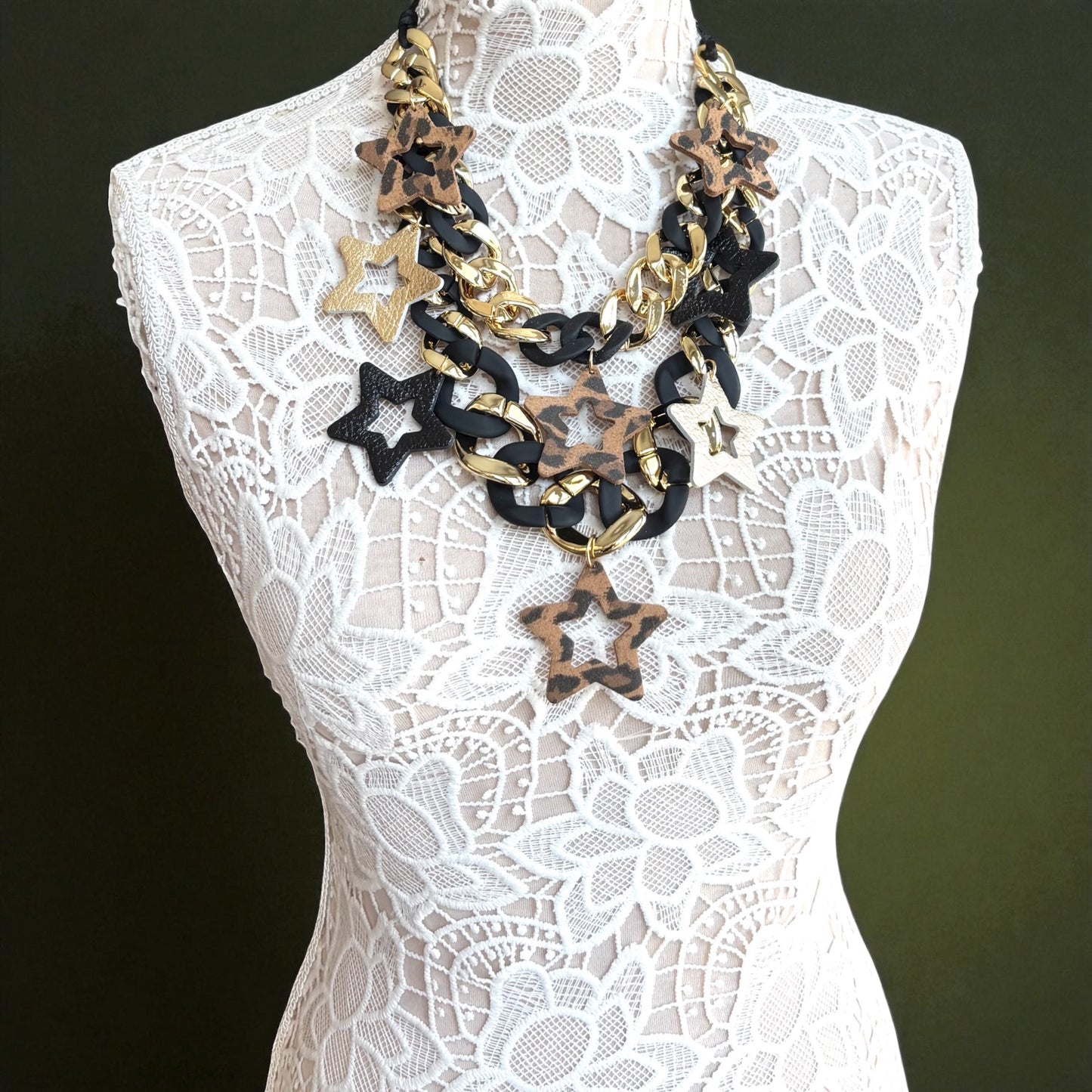 LEATHER STARS NECKLACE