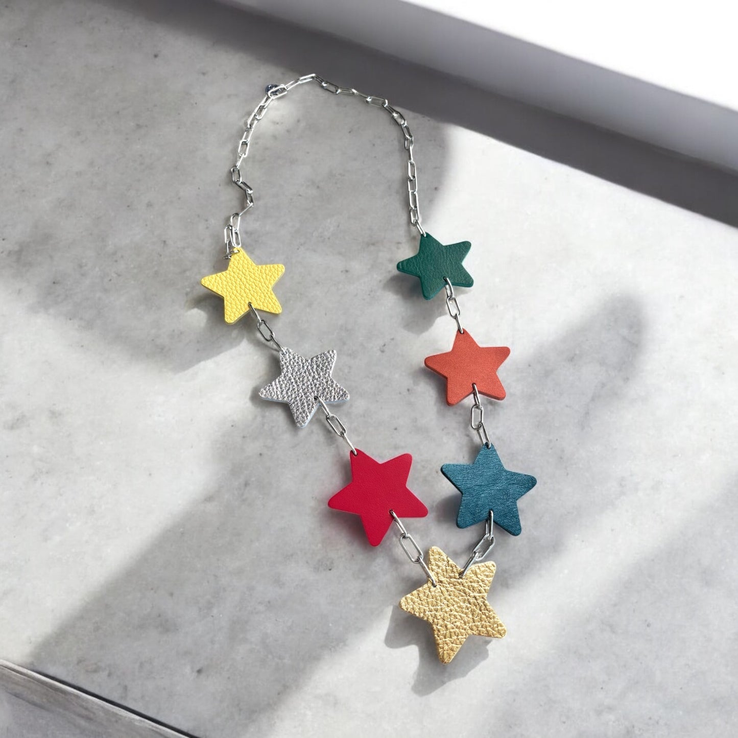 LEATHER STARS NECKLACE