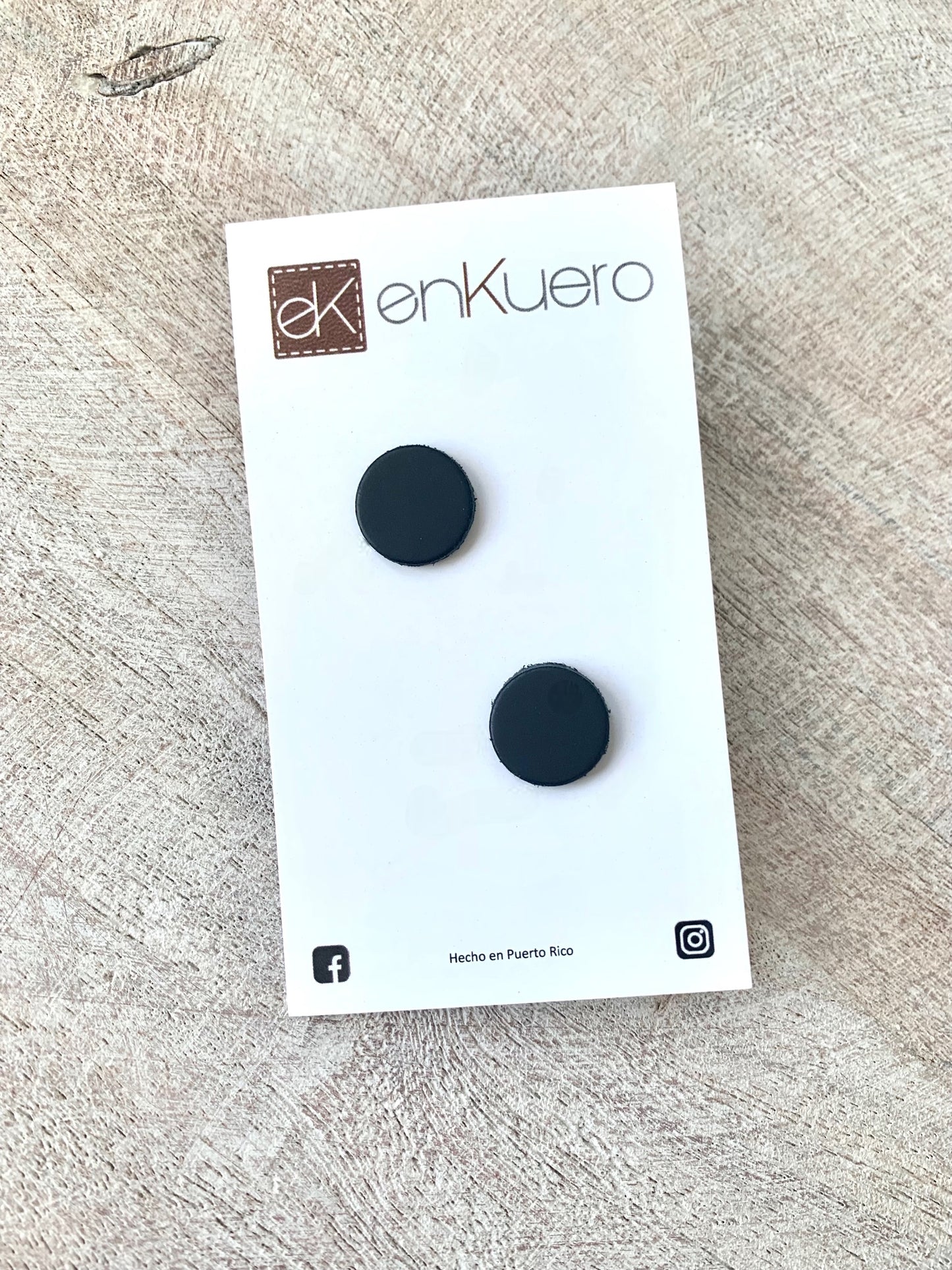 BLACK ROUND STUD EARRINGS