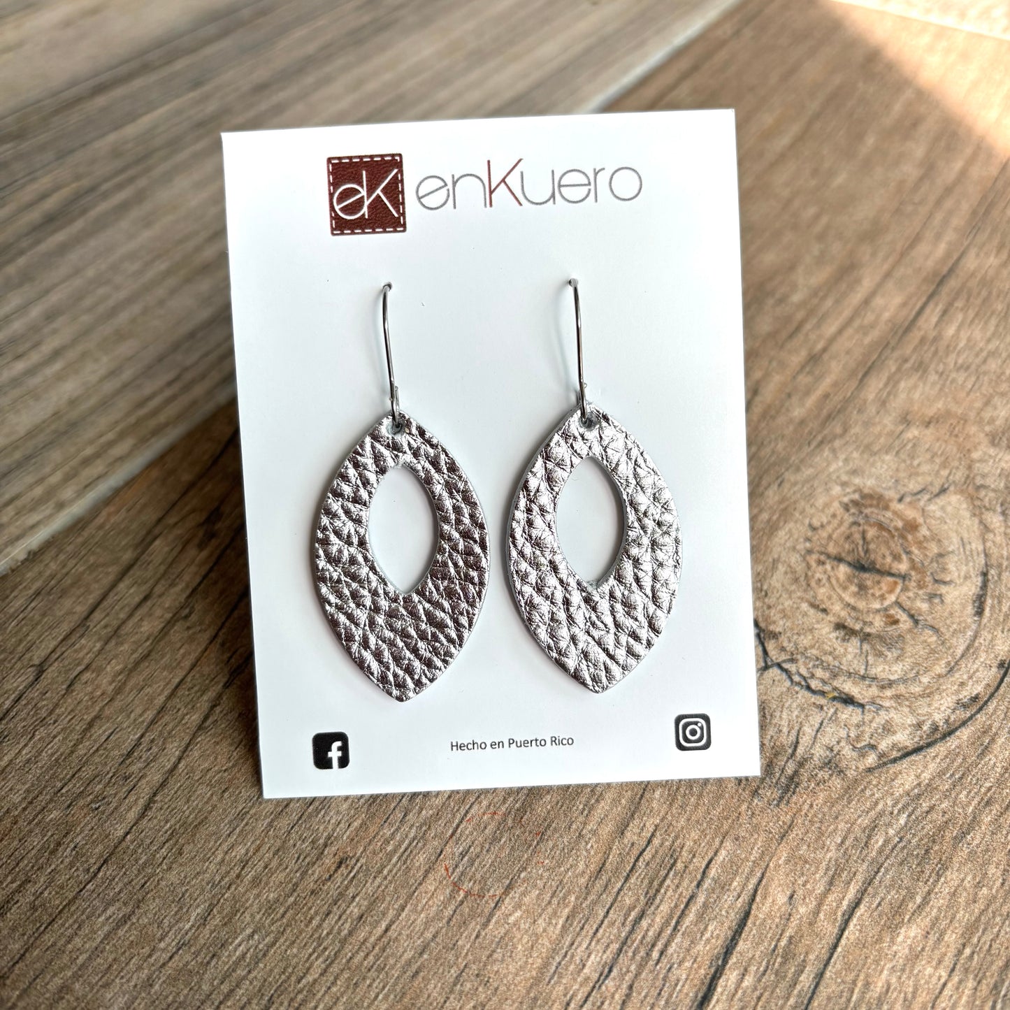 CUTOUT EARRINGS