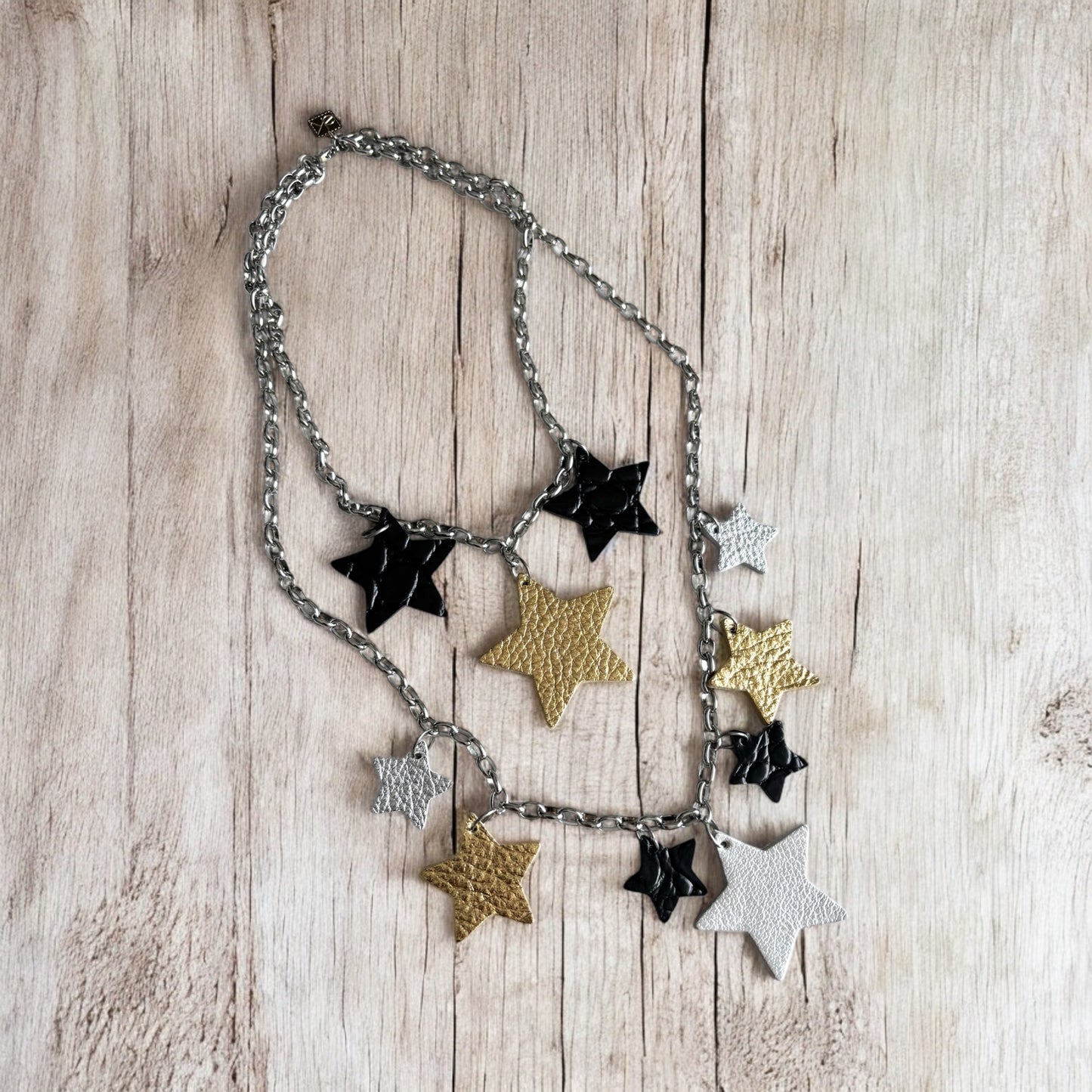 LEATHER STARS NECKLACE