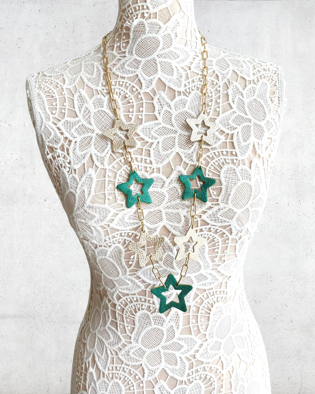 LEATHER STARS NECKLACE