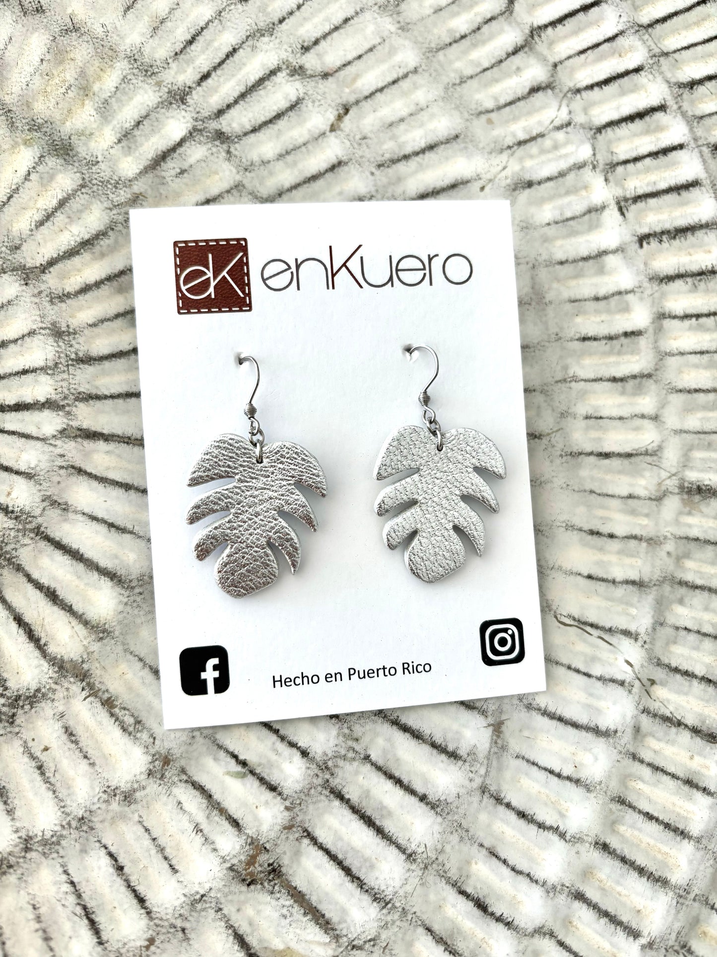 SMALL MONSTERA LEAF EARRINGS