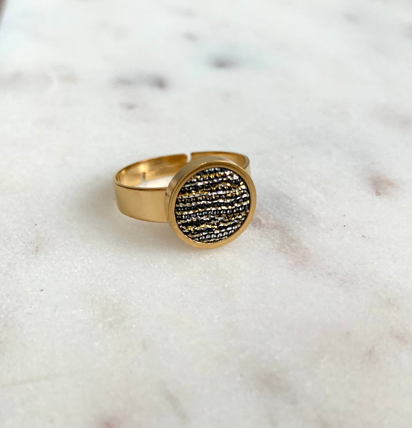 SMALL LEATHER RING