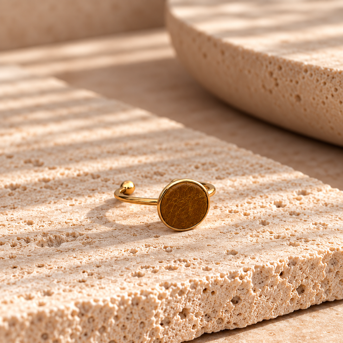 SMALL ROUND LEATHER RING