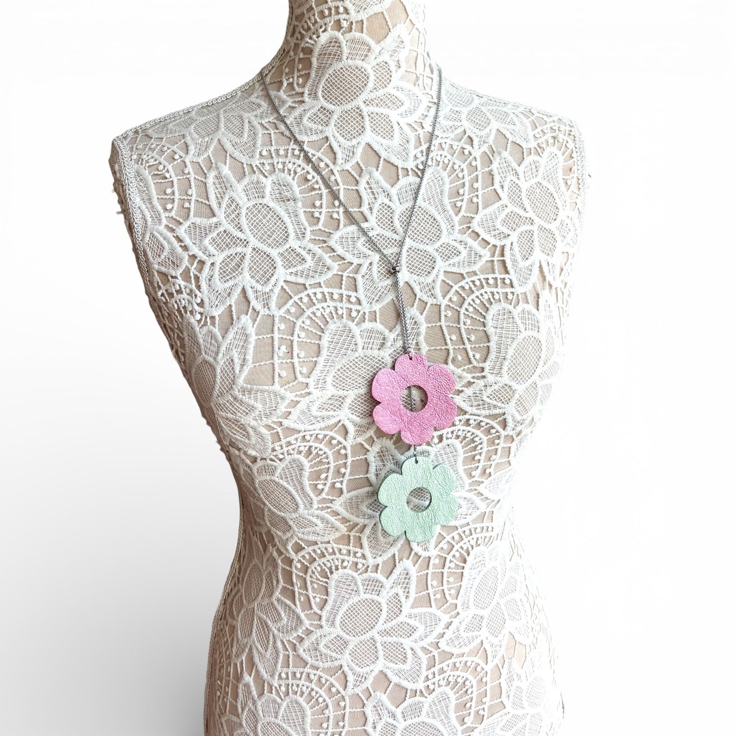 SLIDER LEATHER FLOWER NECKLACE