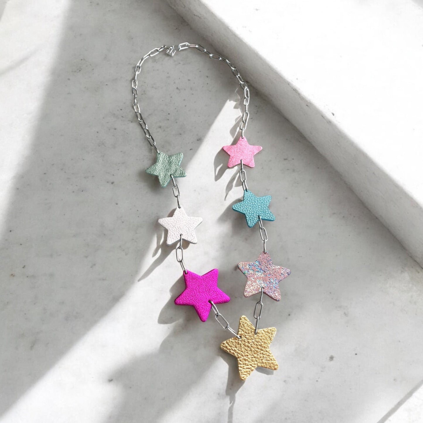 LEATHER STARS NECKLACE