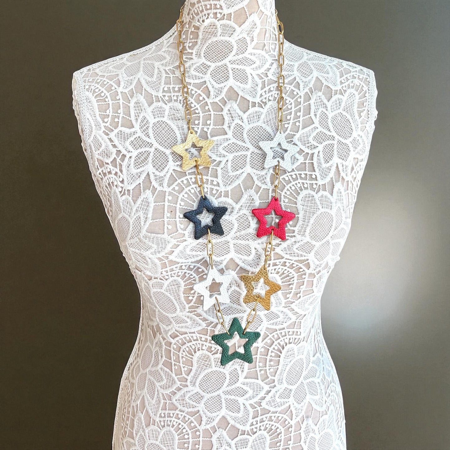LEATHER STARS NECKLACE