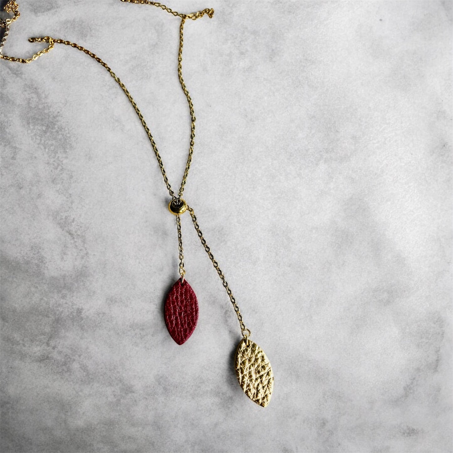 SLIDER LEATHER PETALS NECKLACE