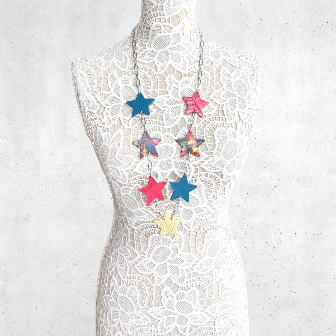 LEATHER STARS NECKLACE