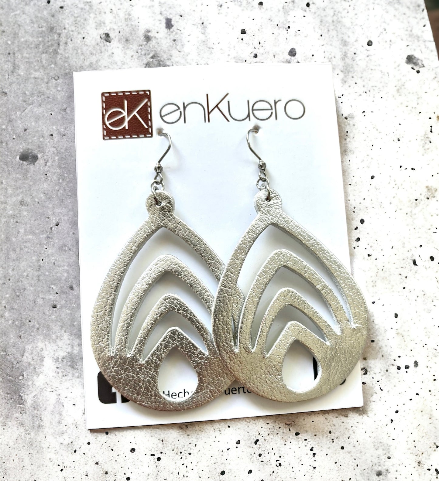 CUTOUT LEATHER EARRINGS