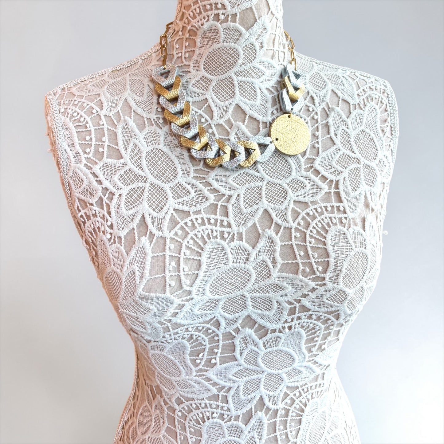 LEATHER LINKS NECKLACE