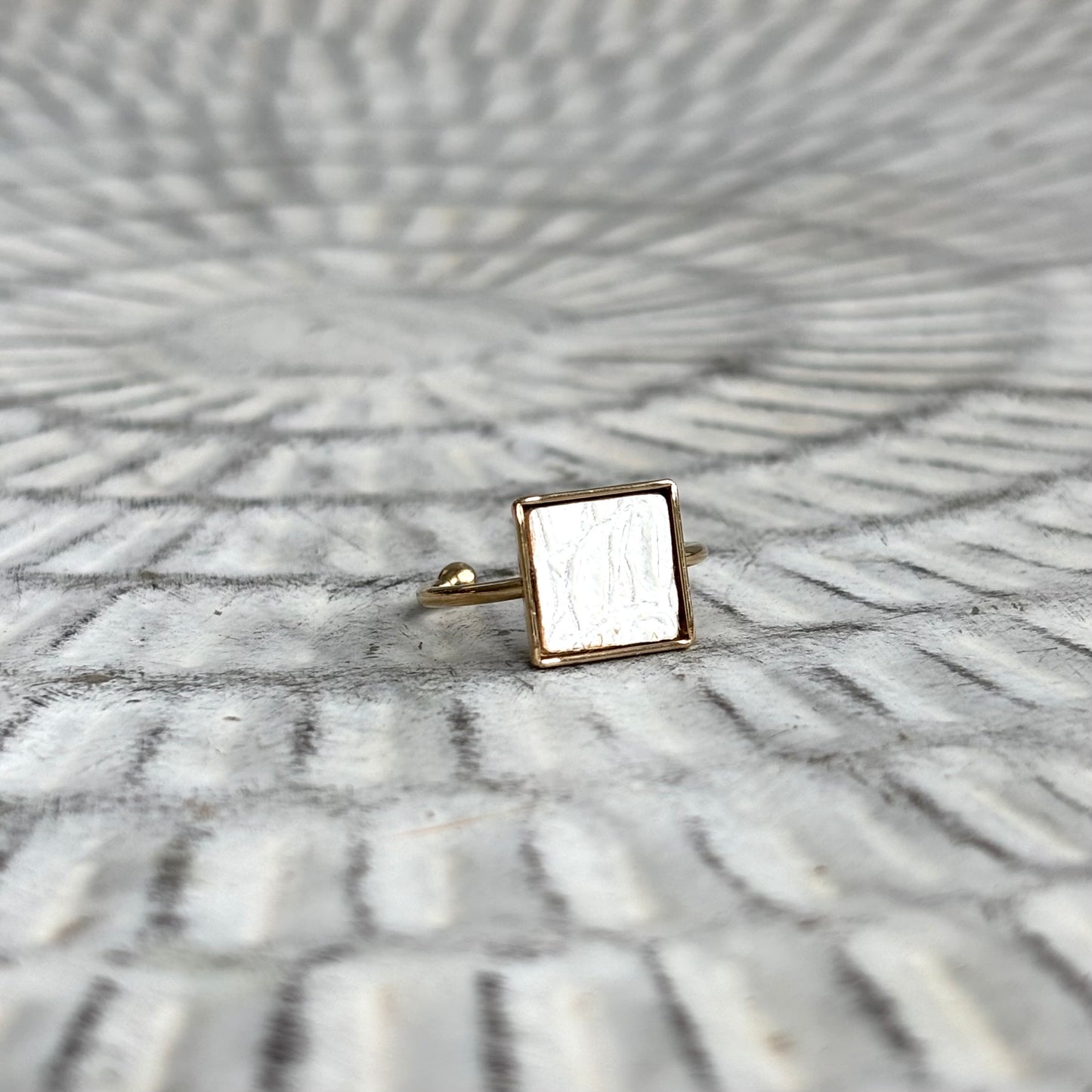SMALL SQUARE LEATHER RING