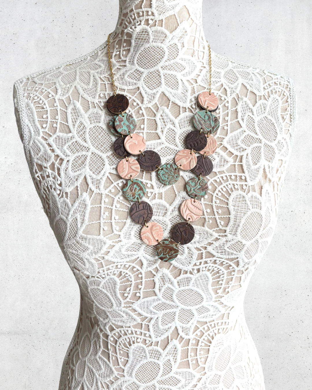 LEATHER CIRCLES NECKLACE