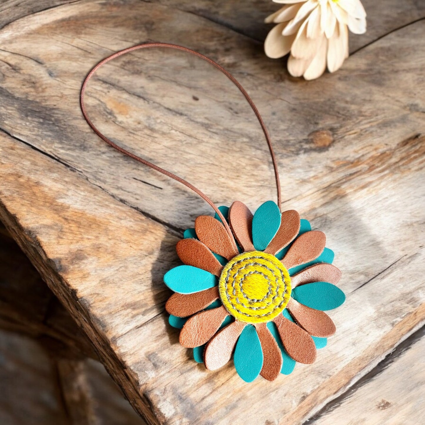 FLOWER KEYCHAIN / BAG CHARM