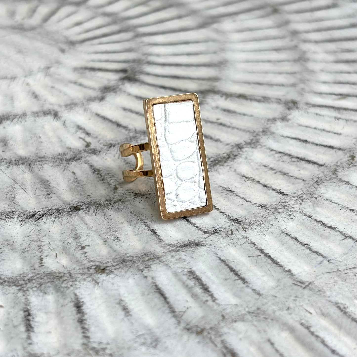 RECTANGLE LEATHER RING