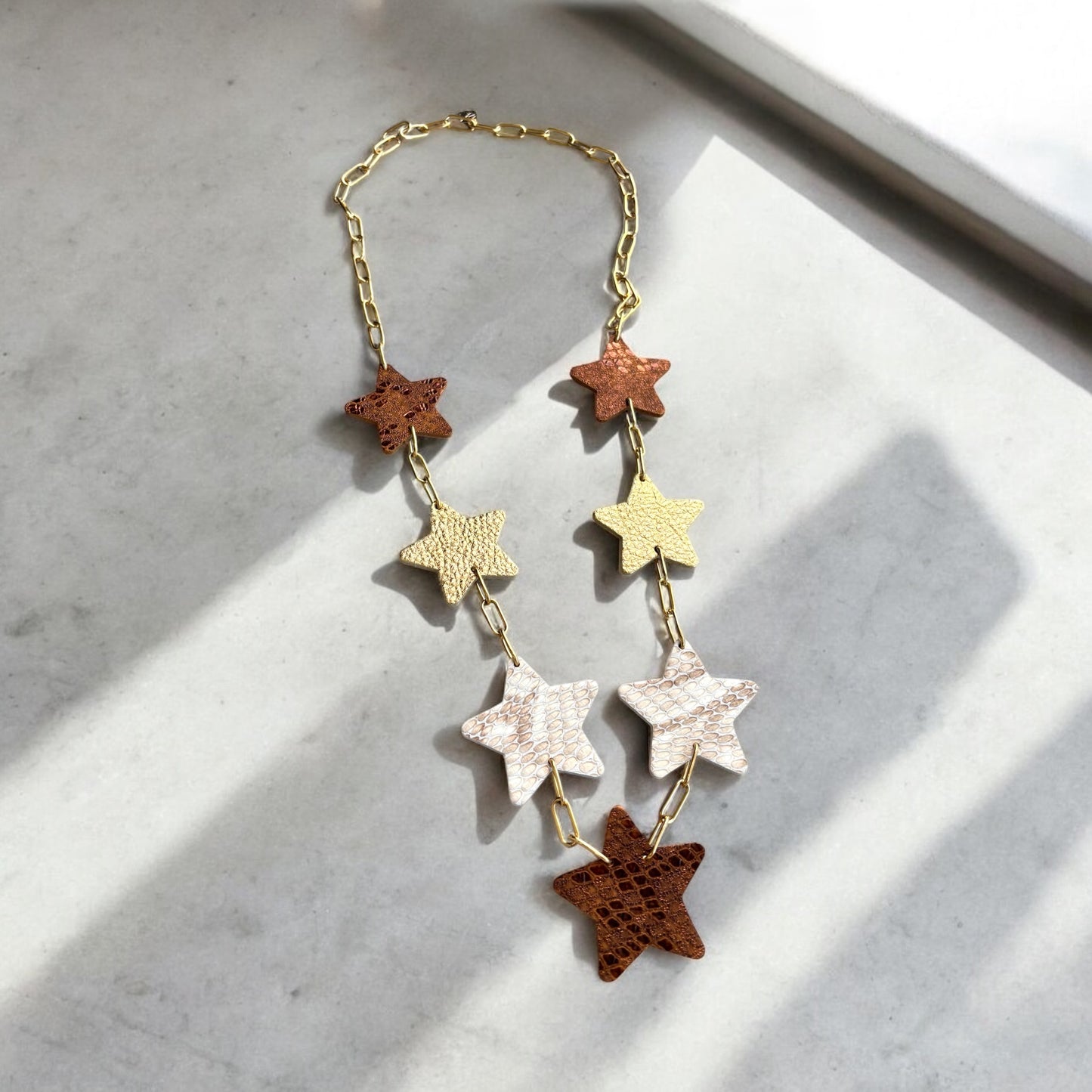 LEATHER STARS NECKLACE