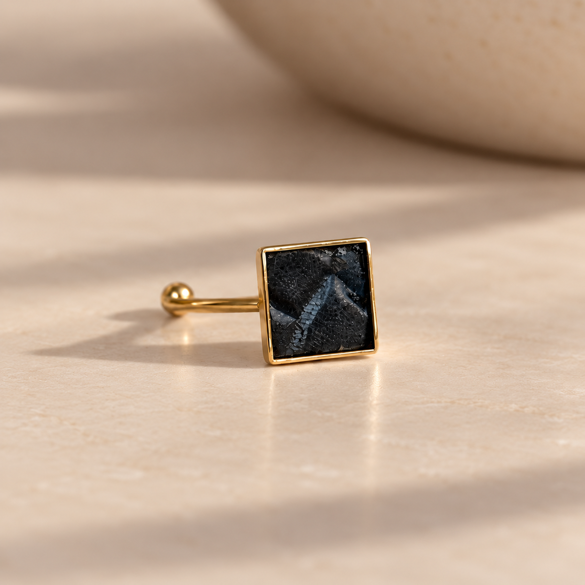 SMALL SQUARE LEATHER RING