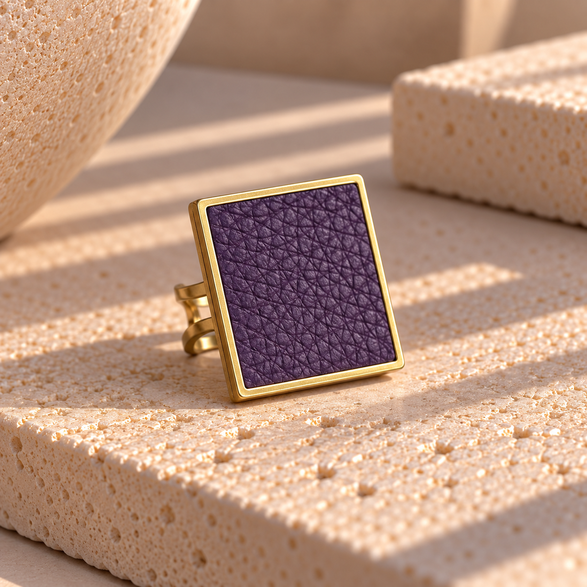 SQUARE LEATHER RING