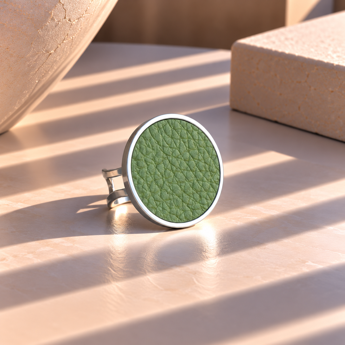 ROUND LEATHER RING