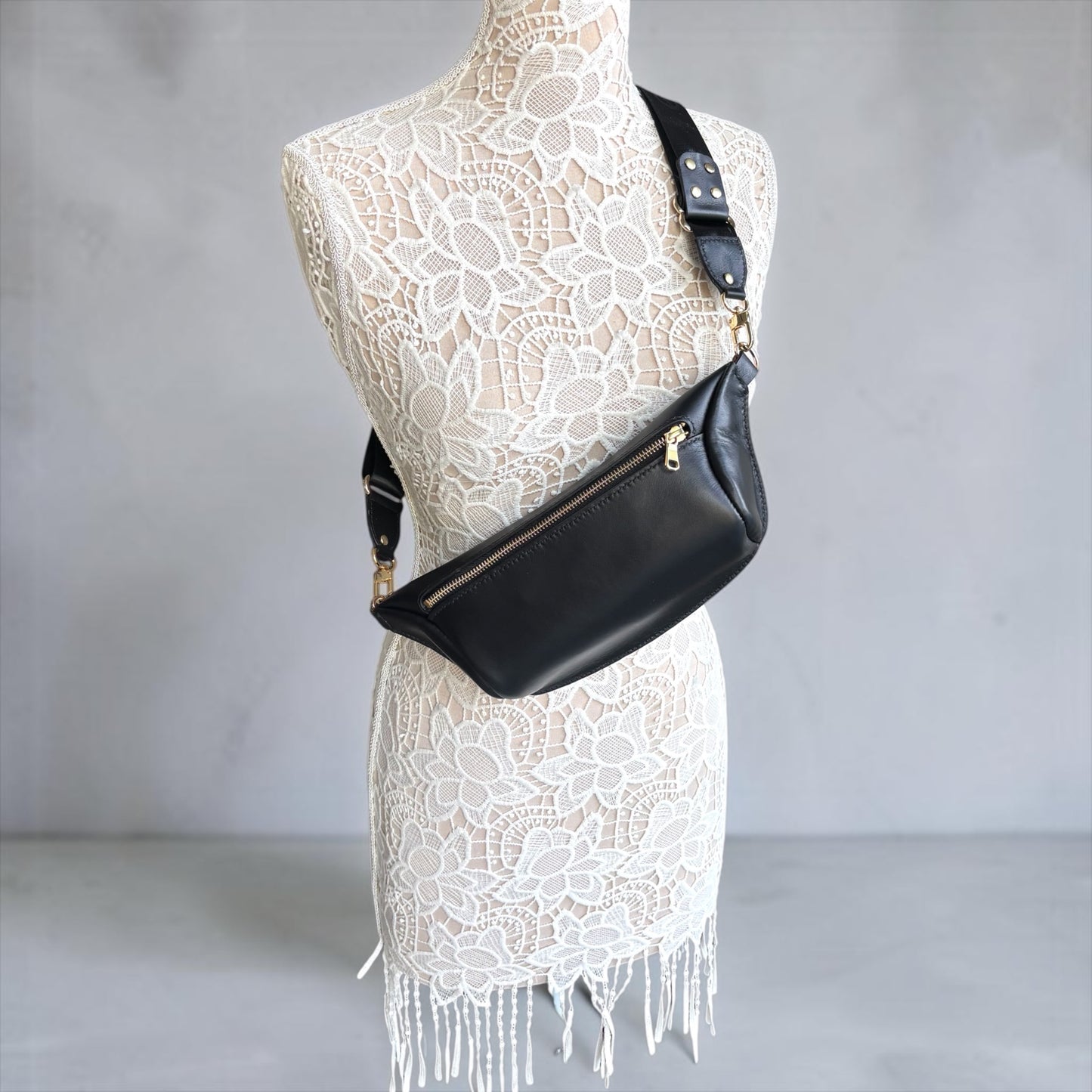 ADJUSTABLE FANNY PACK / SHOULDER BAG