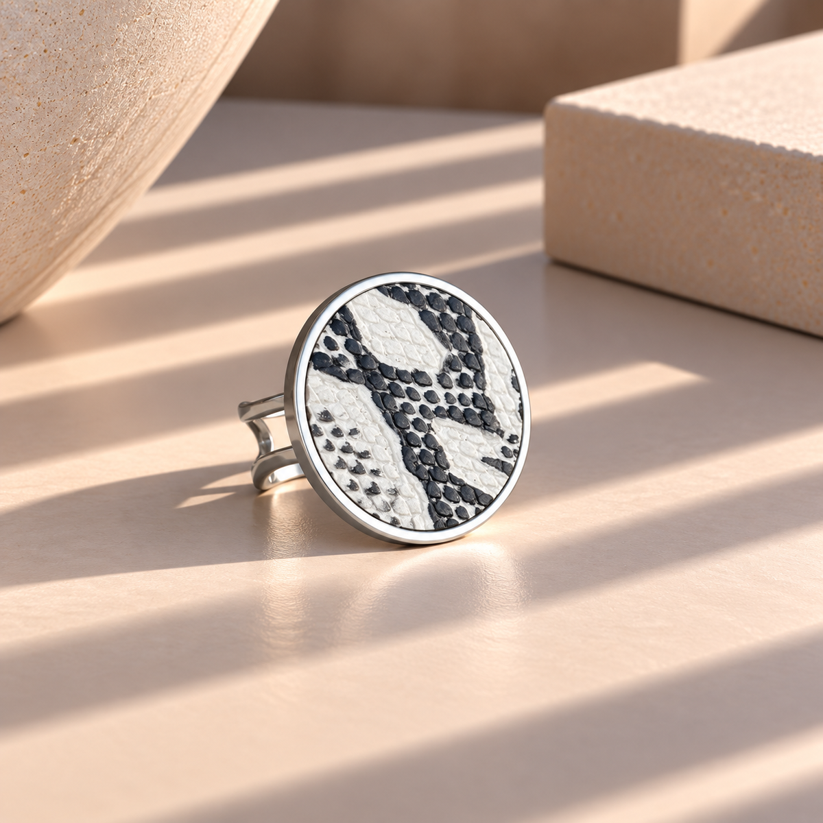 ROUND LEATHER RING