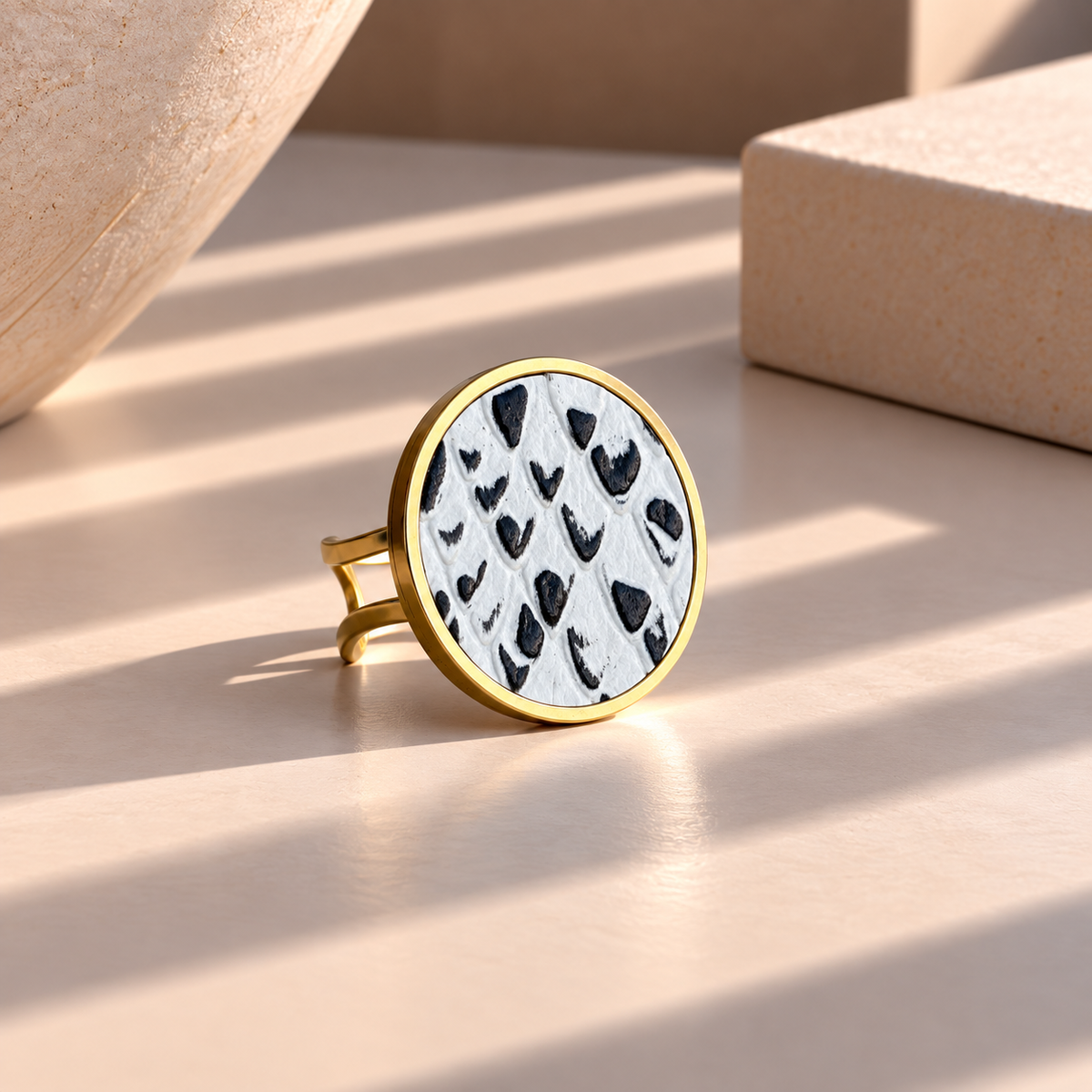 ROUND LEATHER RING