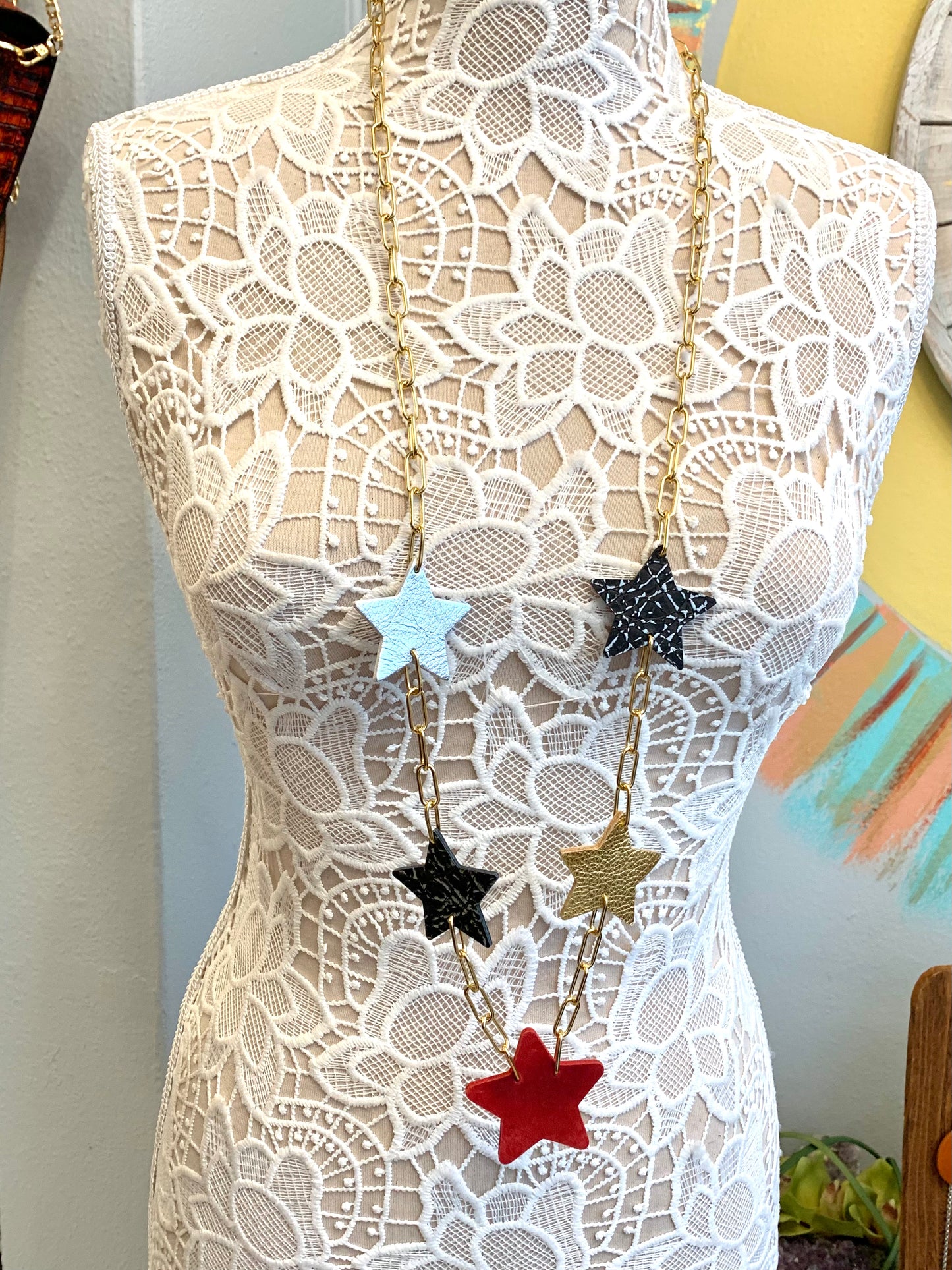 LEATHER STARS NECKLACE