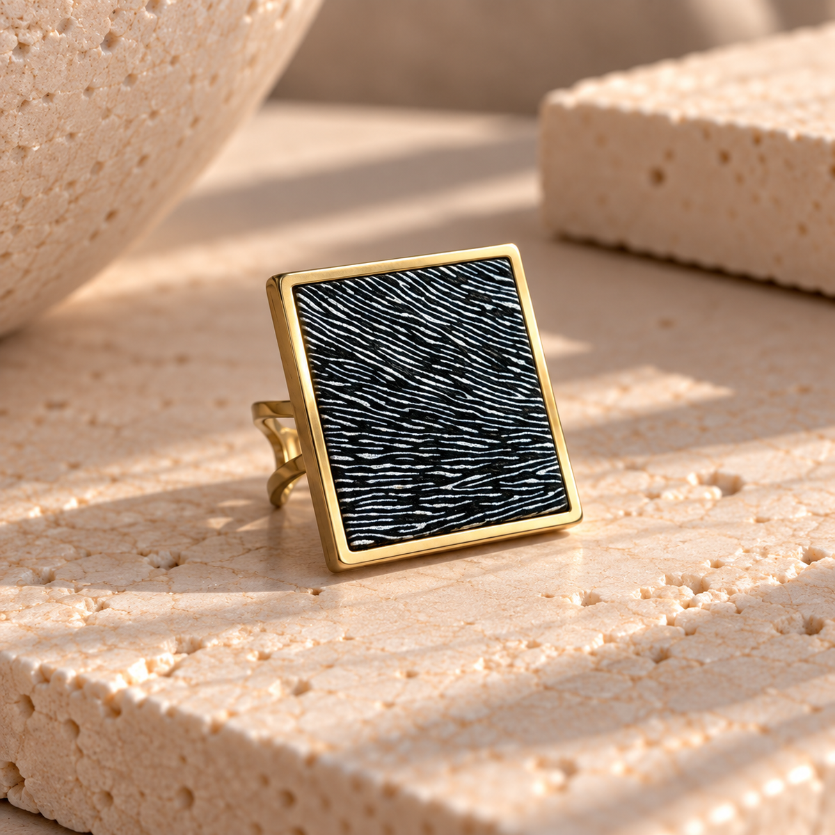 SQUARE LEATHER RING