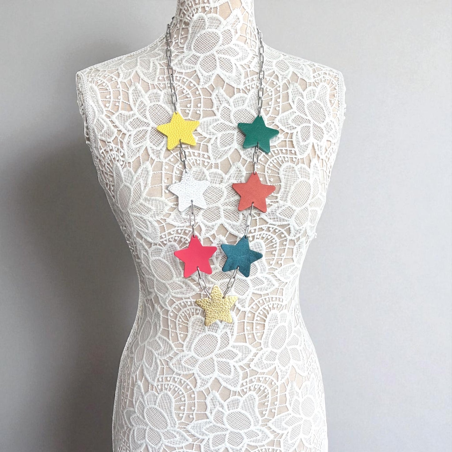 LEATHER STARS NECKLACE