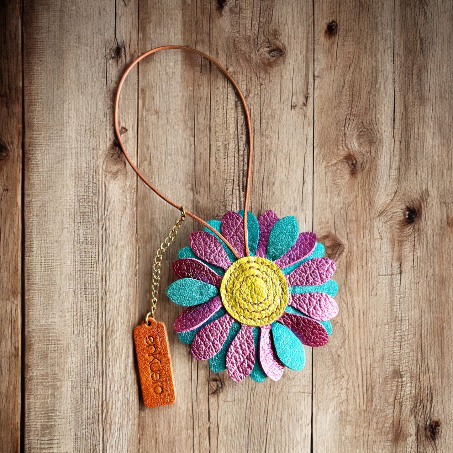 FLOWER KEYCHAIN / BAG CHARM