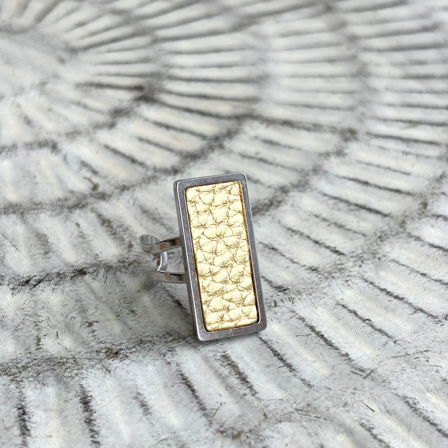 RECTANGLE LEATHER RING