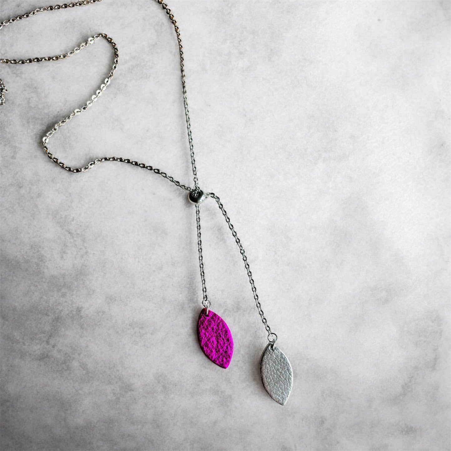 SLIDER LEATHER PETALS NECKLACE