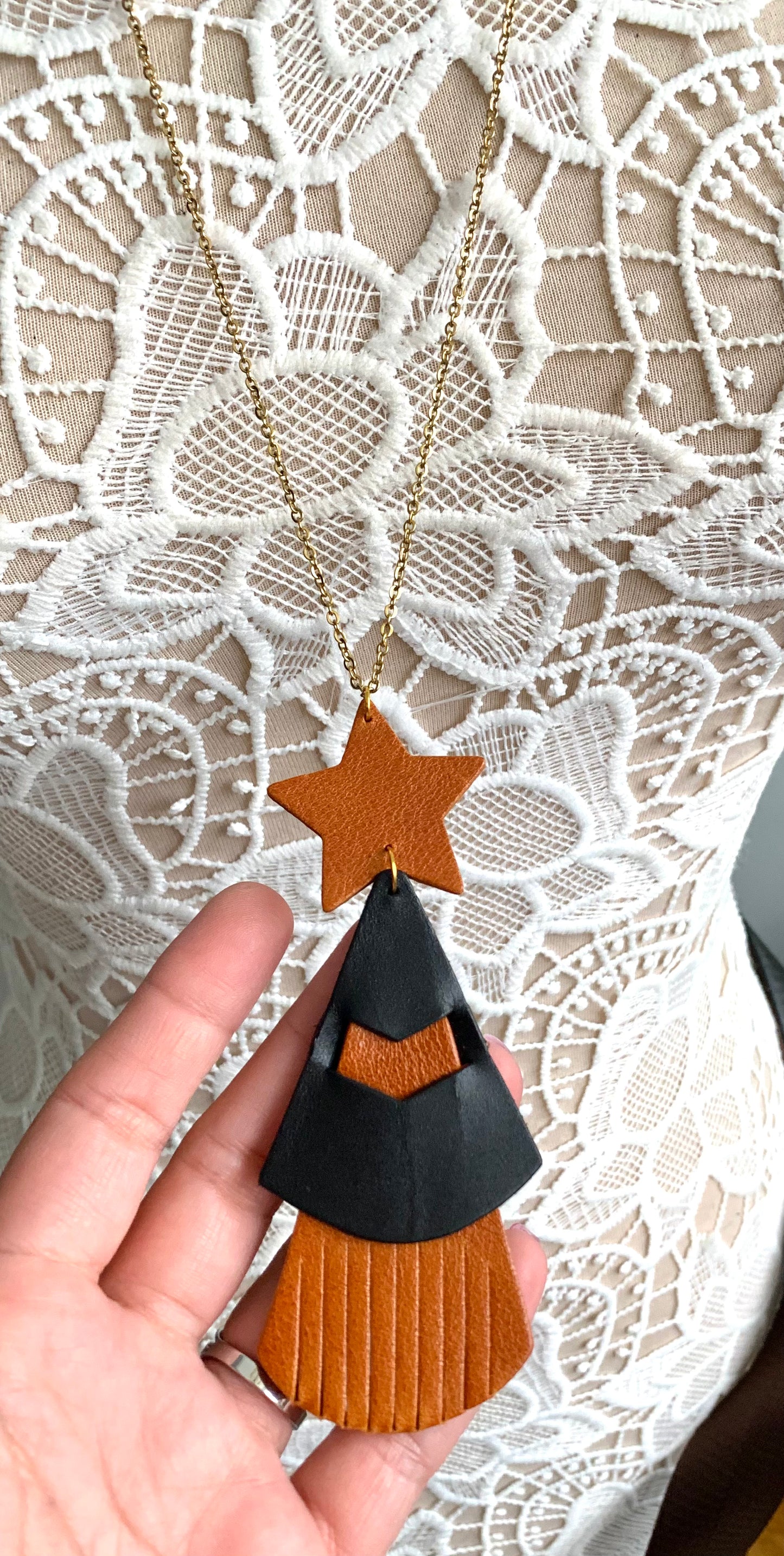 LEATHER NECKLACE