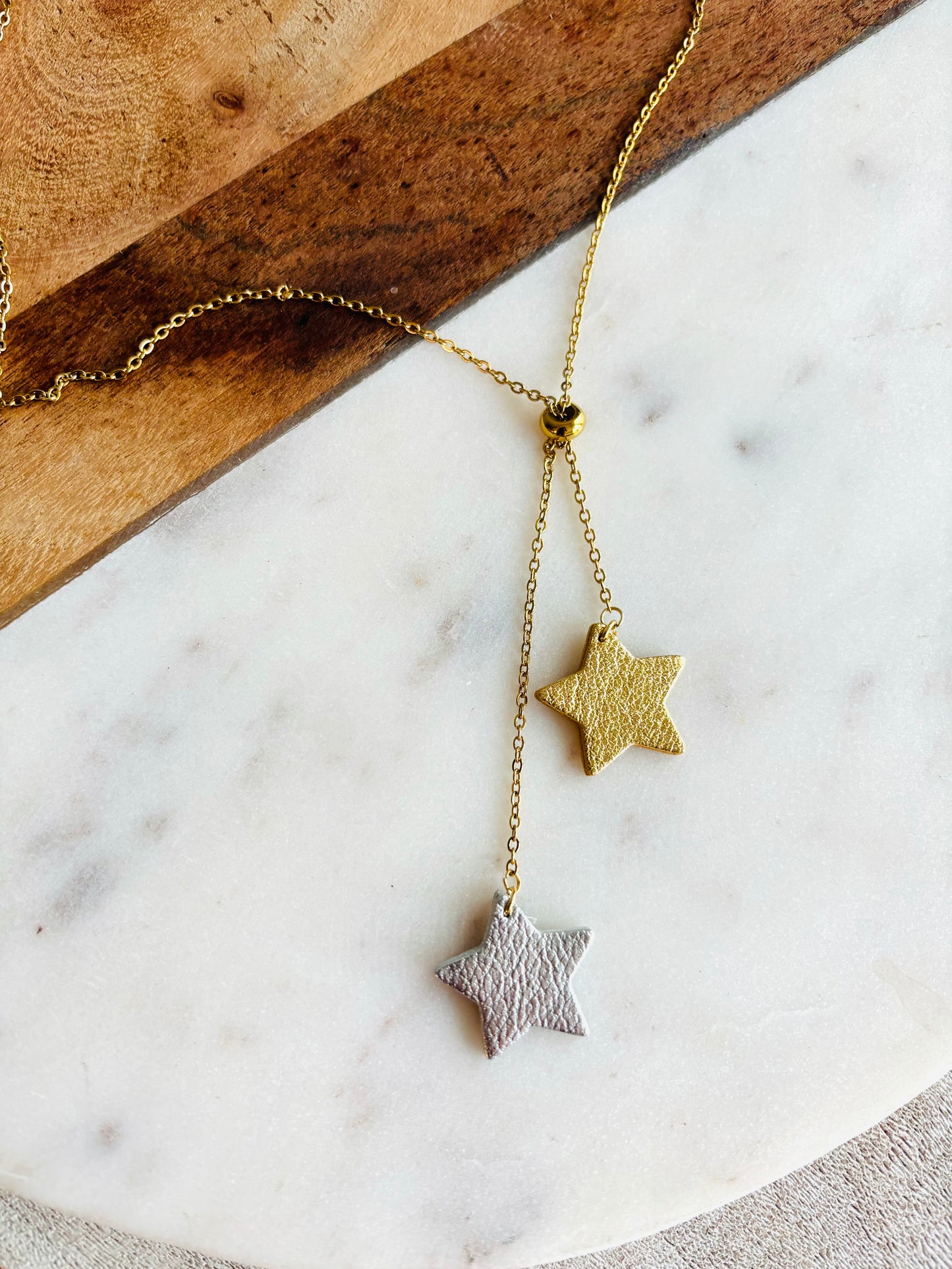 LEATHER STARS NECKLACE