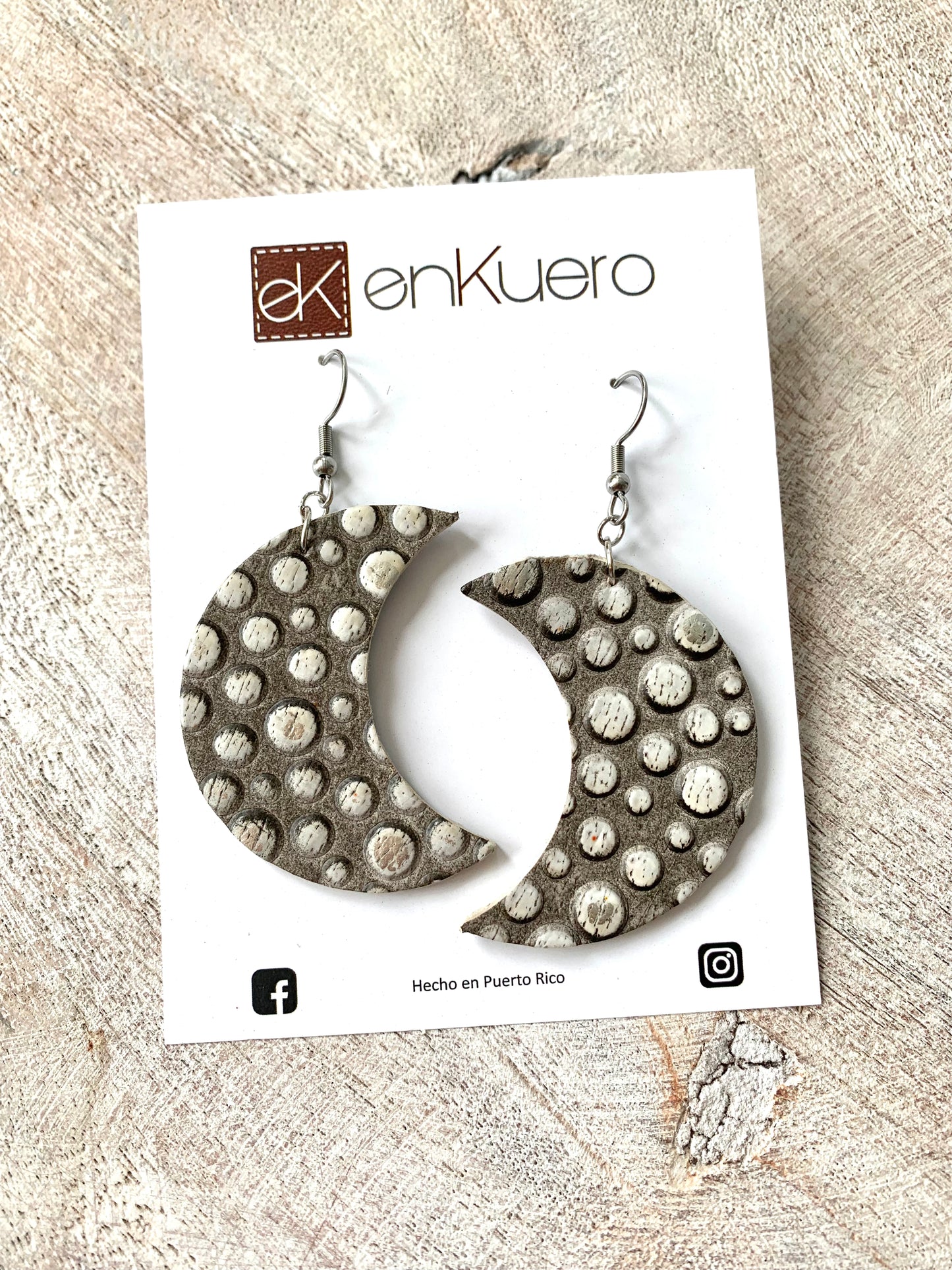 EMBOSSED MOON EARRINGS