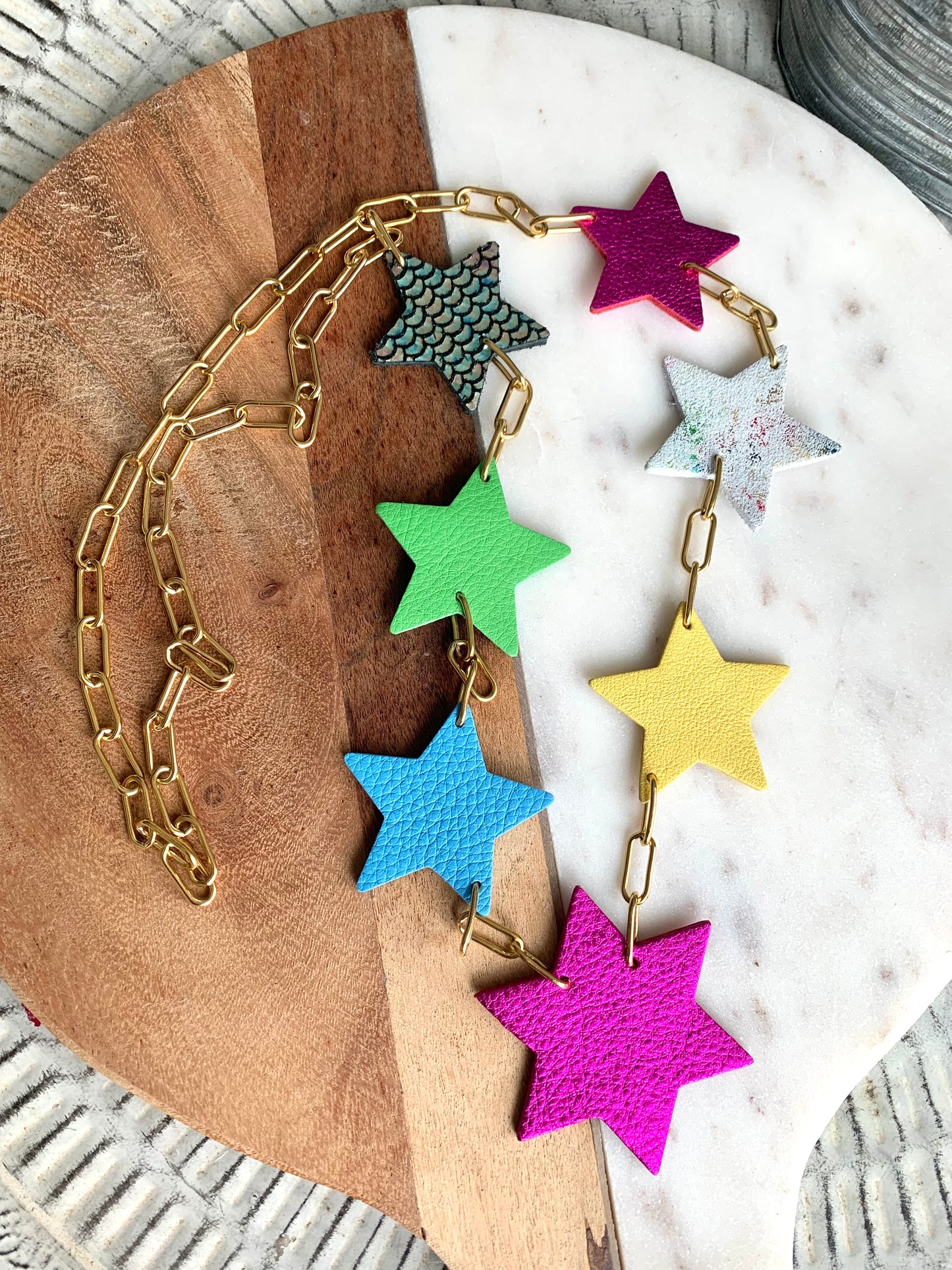 LEATHER STARS NECKLACE
