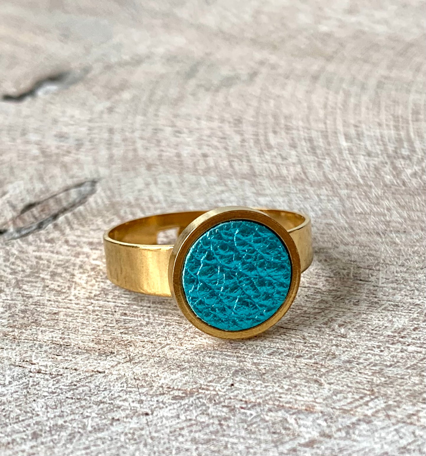 SMALL LEATHER RING