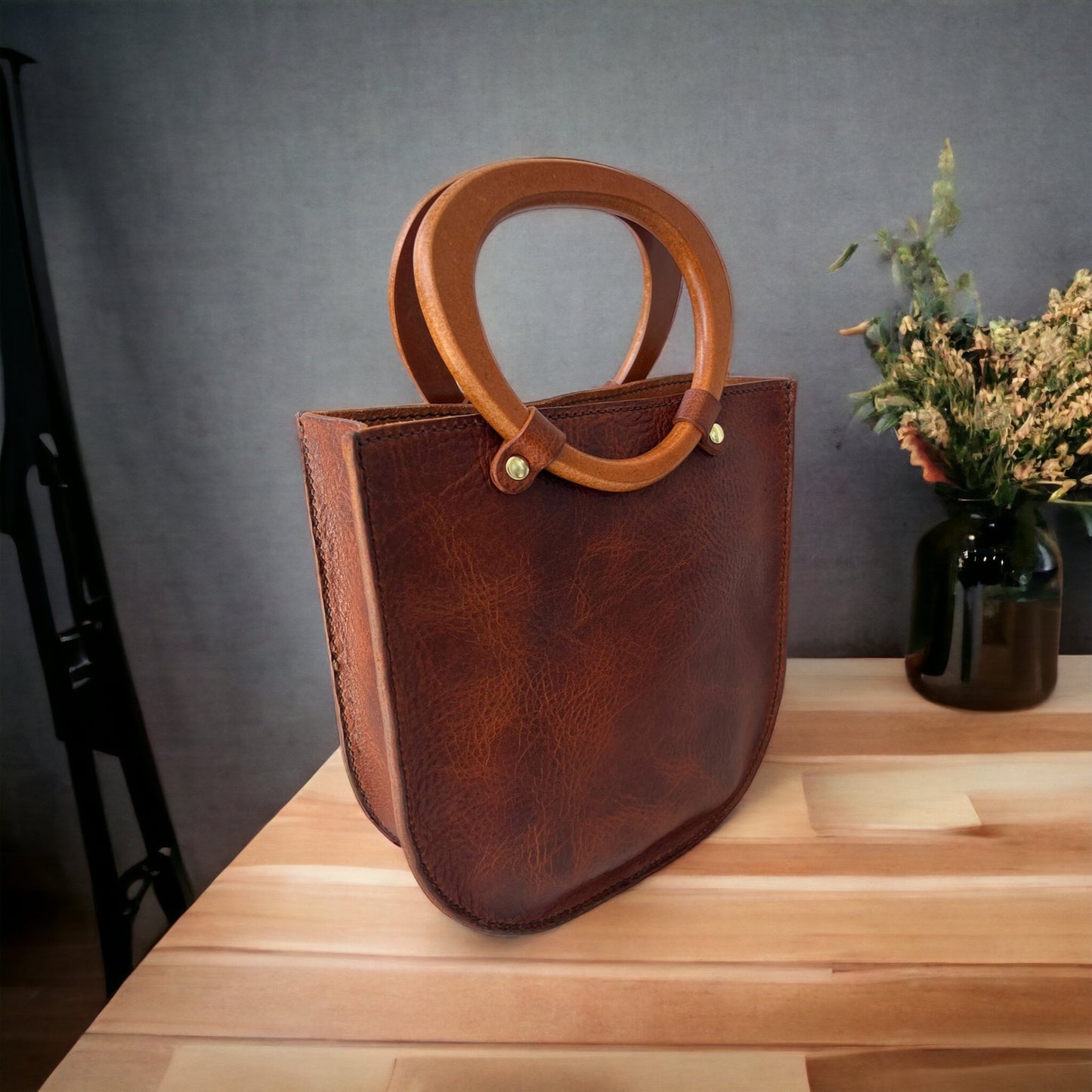 BROWN LEATHER HANDBAG