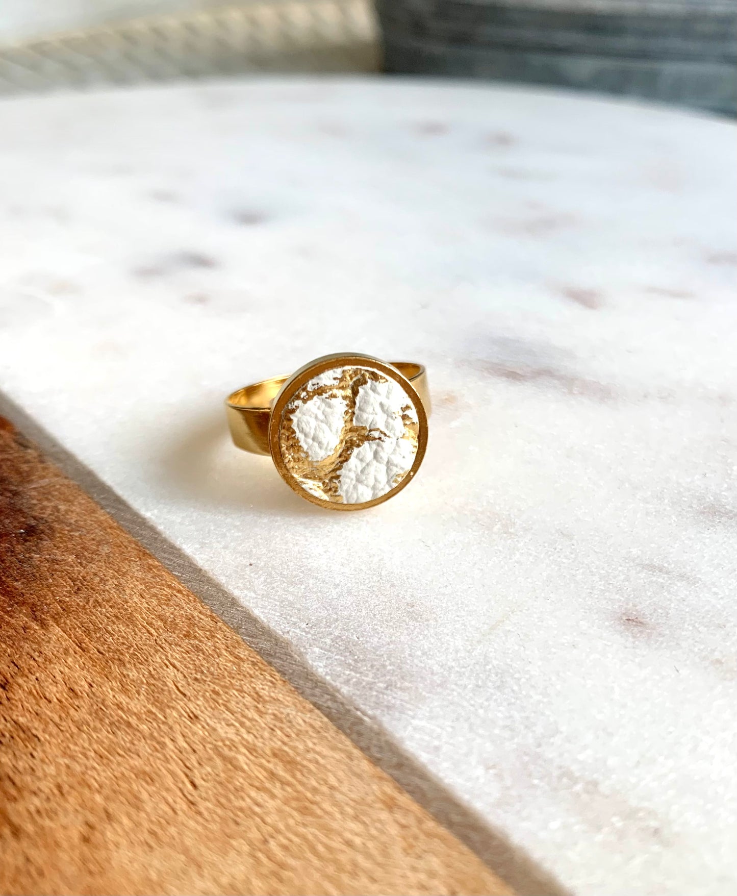 LEATHER RING