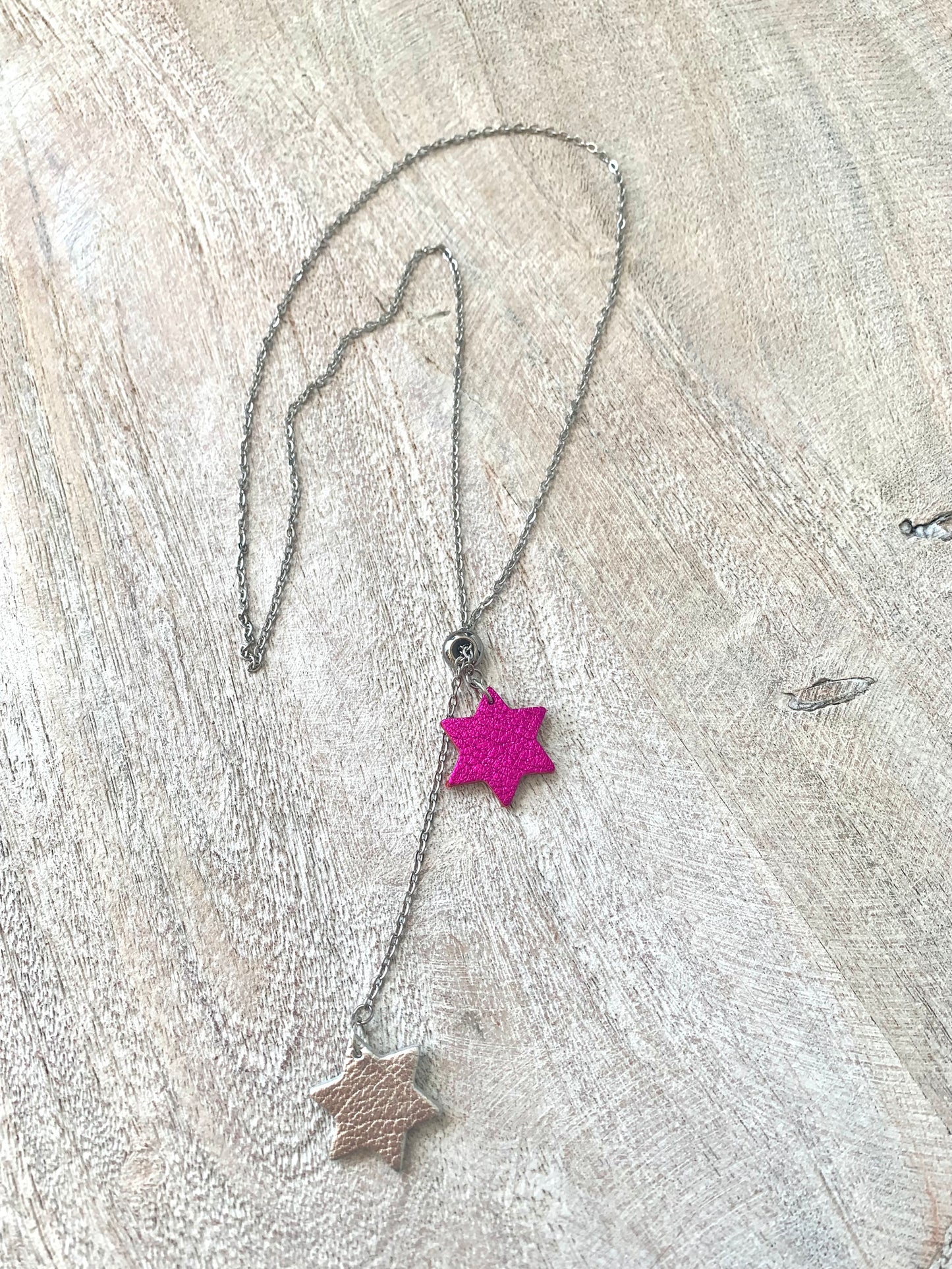 LEATHER STARS NECKLACE