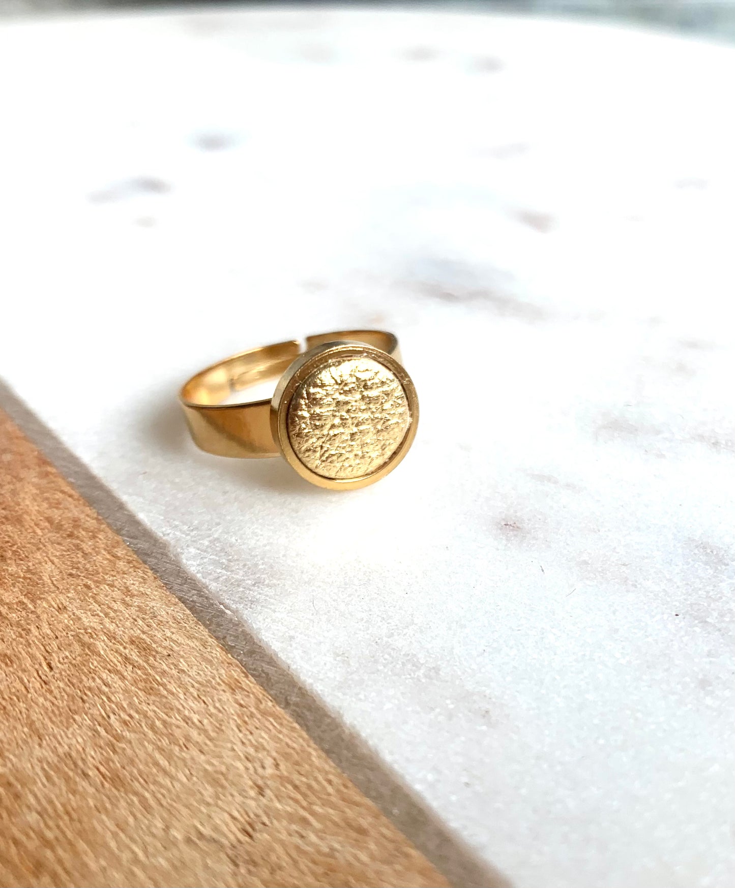 SMALL LEATHER RING