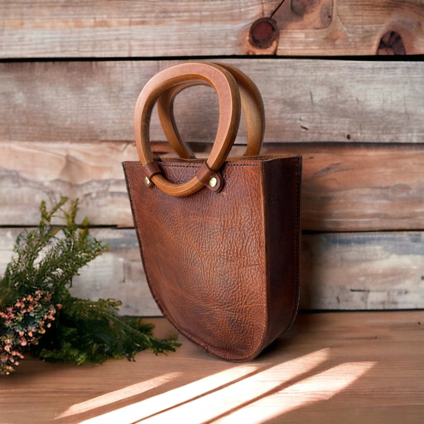 BROWN LEATHER HANDBAG