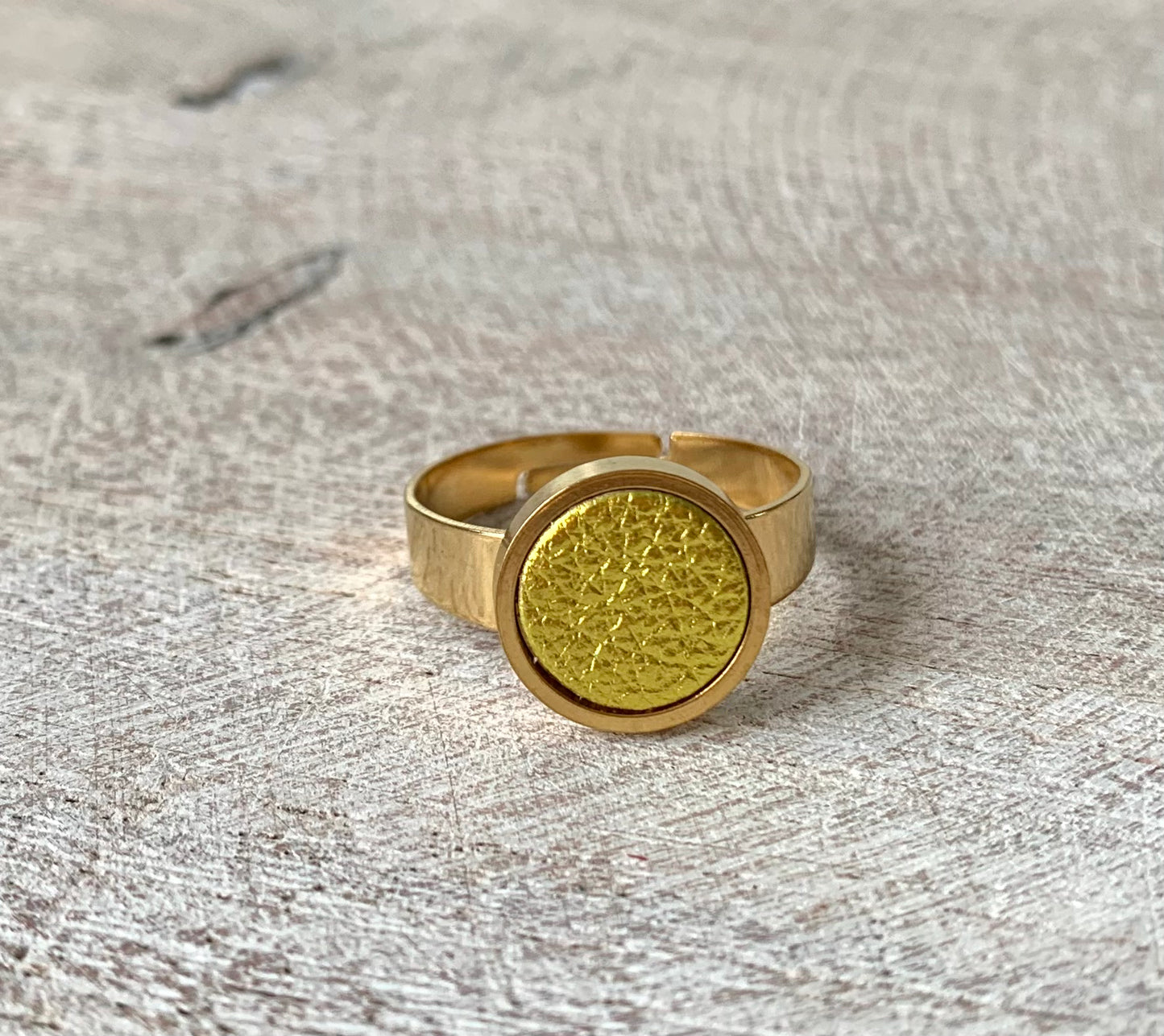 SMALL LEATHER RING