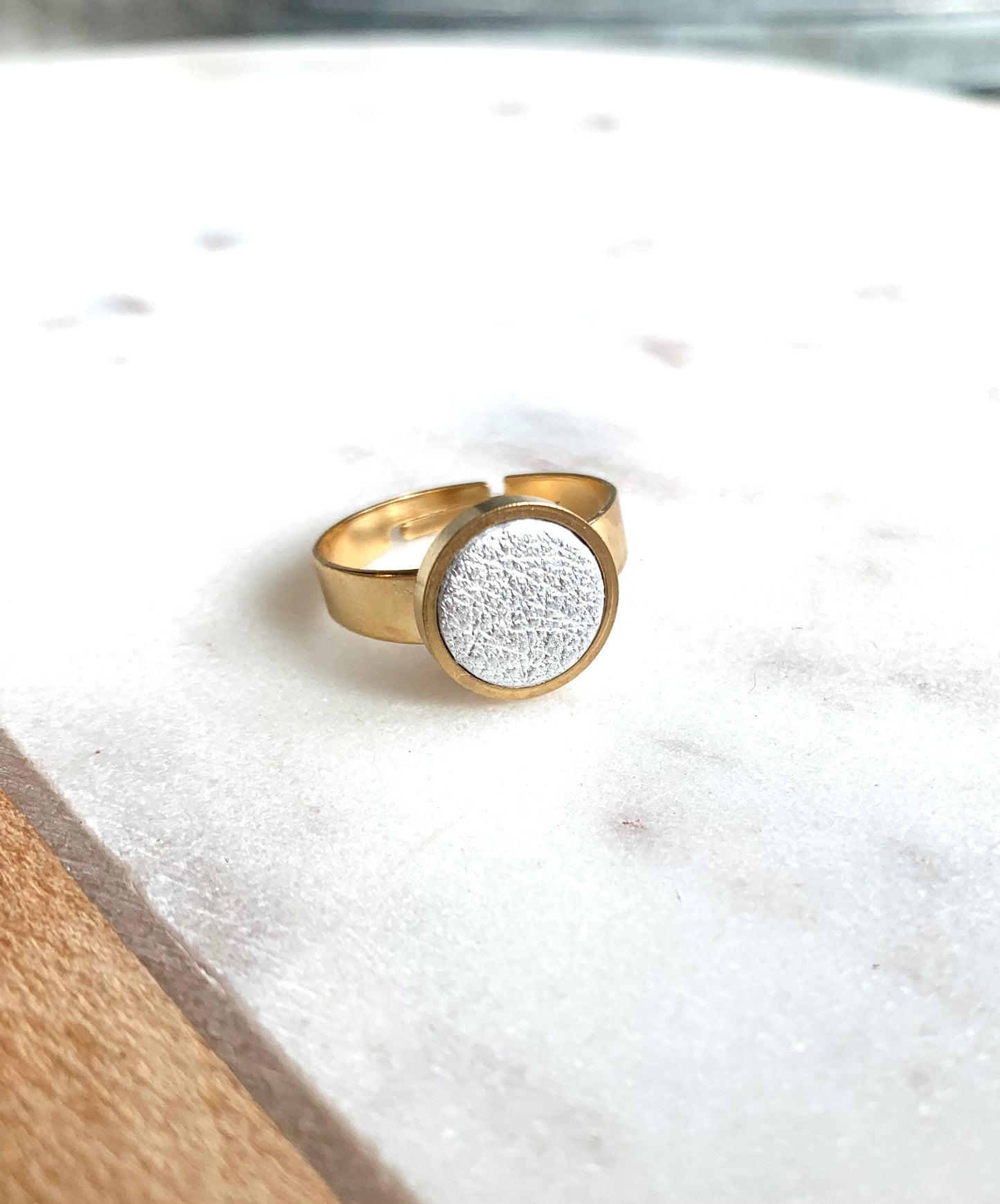 SMALL LEATHER RING