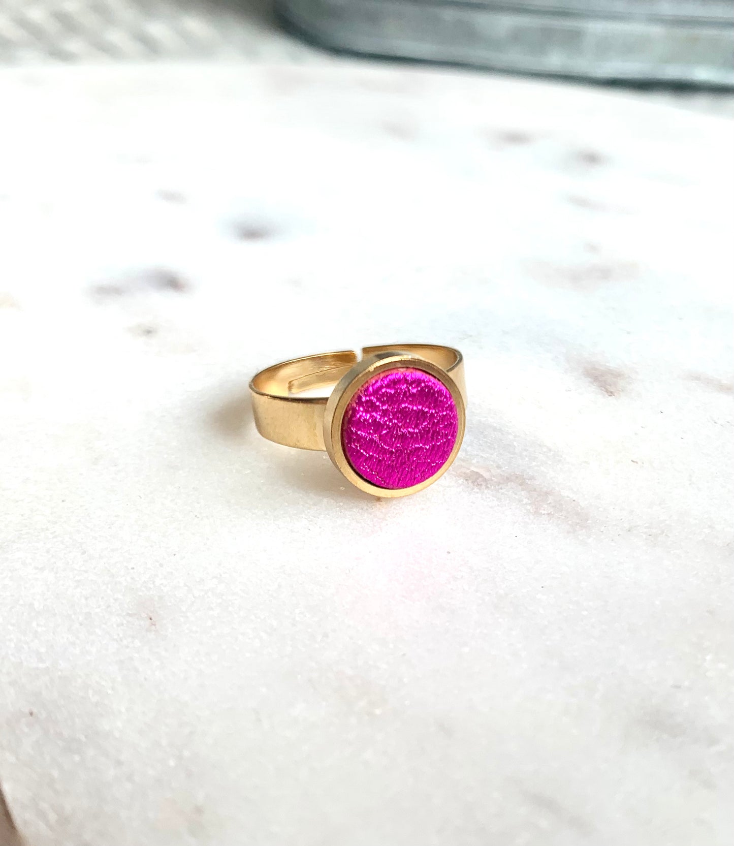 SMALL LEATHER RING