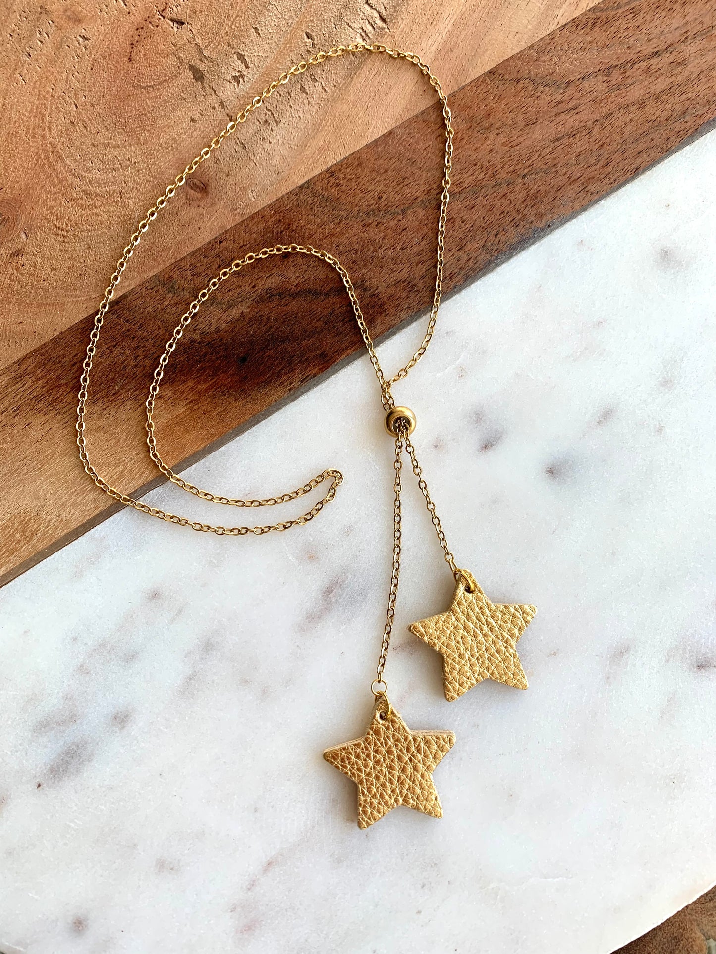 LEATHER STARS NECKLACE