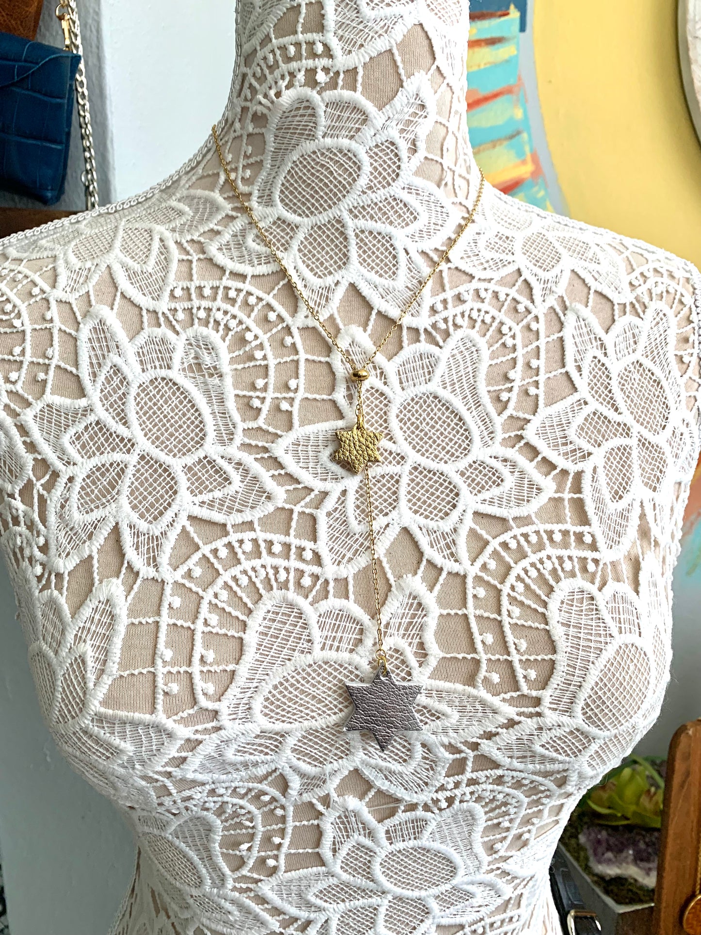 LEATHER STARS NECKLACE