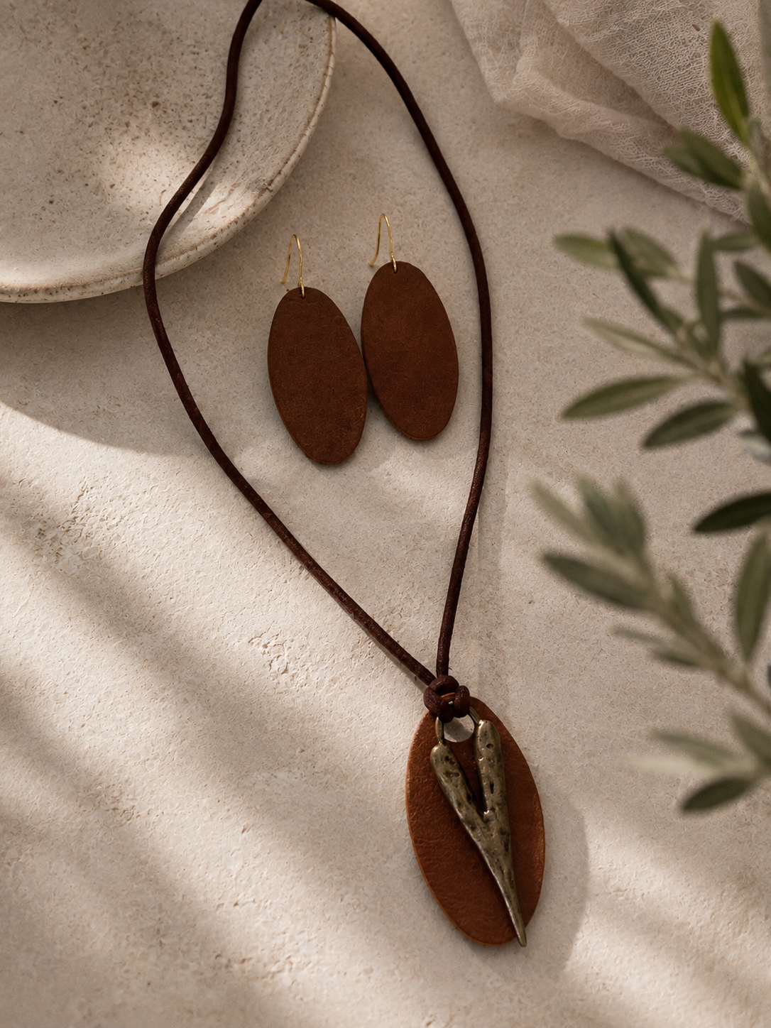 EARRINGS AND NECKLACE SET
